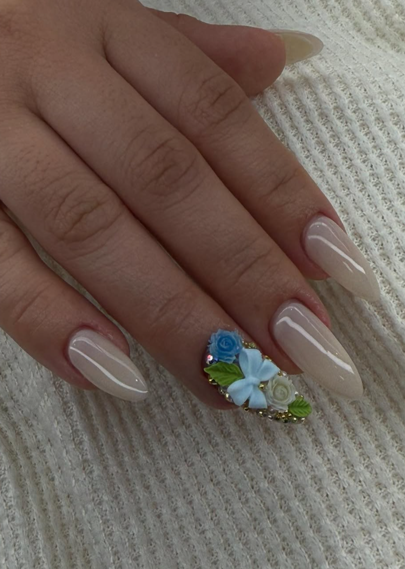 Extensiones Gel-X nude con flores 3D y Swarovski — Gel-X extensions Cape Coral FL