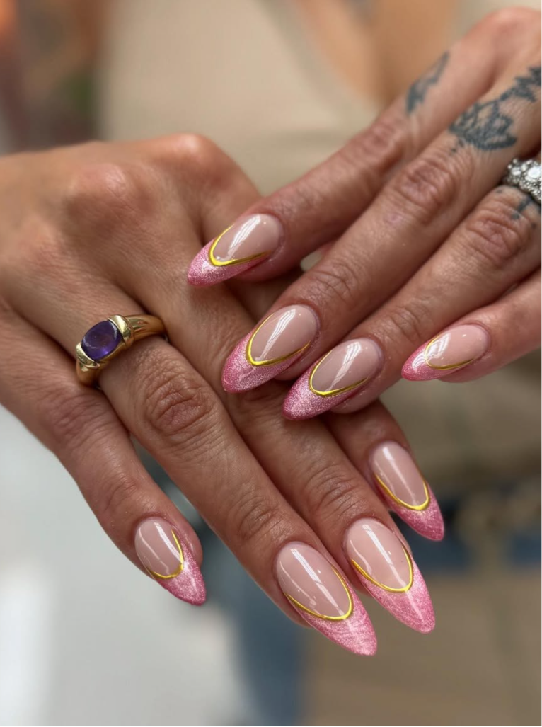 French manicure rosa shimmer con borde dorado — Russian manicure Cape Coral Florida